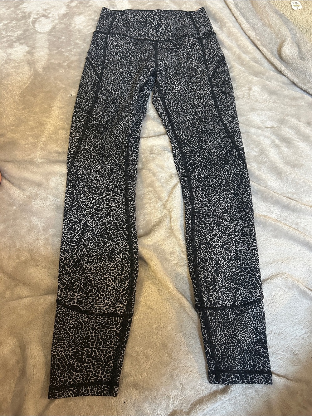 Lululemon In Movement Tight 25" *Everlux in Polar Shift Ice Grey Black